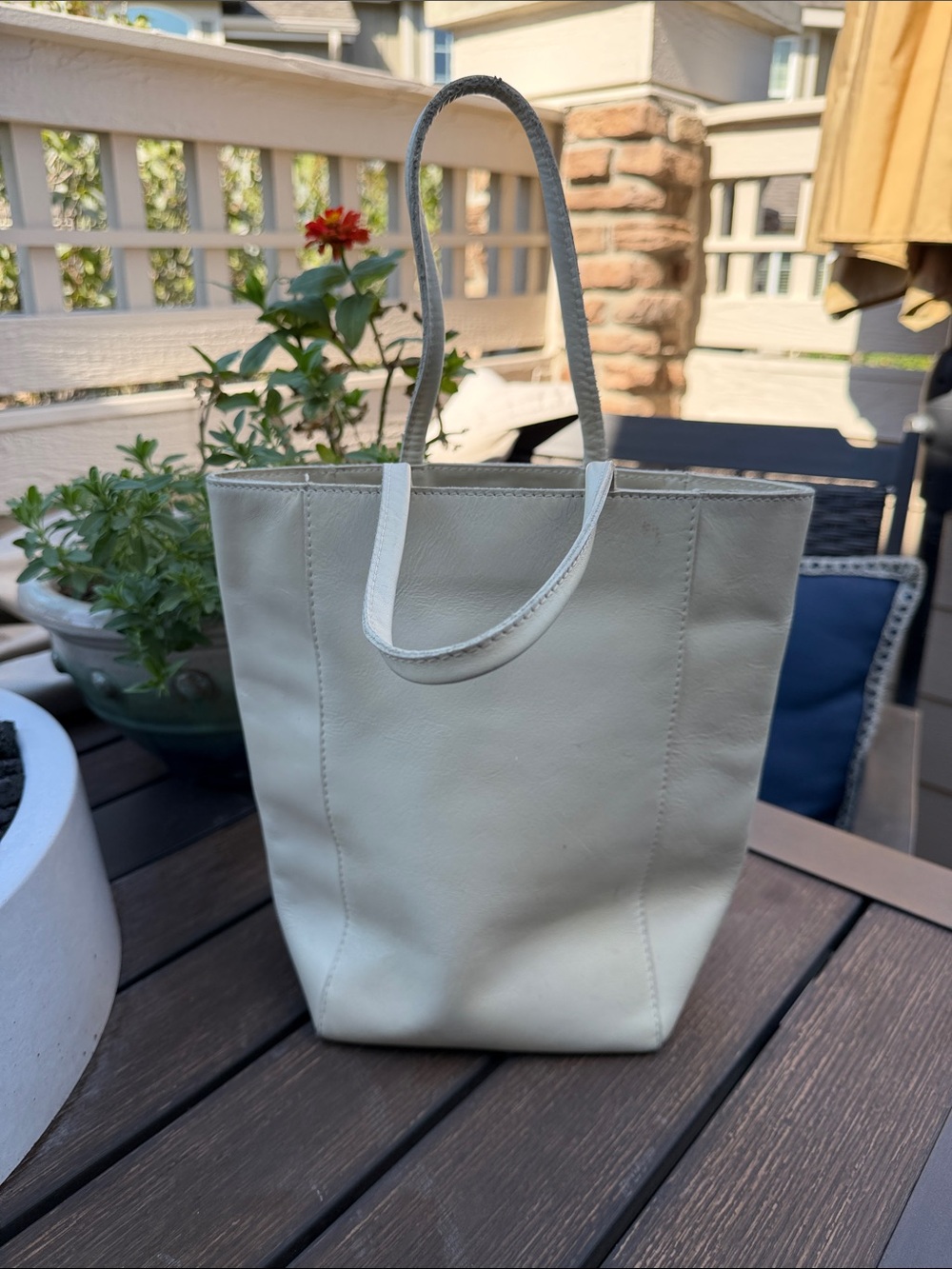 Hobo international Minimal Cream Leather Tote Bag approximately 11x11x4.5